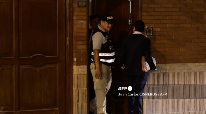 Allanamiento a la casa de Dina Boluarte Allanamiento a la casa de Dina Boluarte