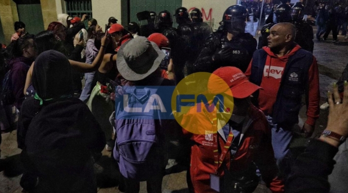 Imagen de las protestas del 8 de marzo de 2024 en Bogotá, cerca de la Plaza de Bolívar