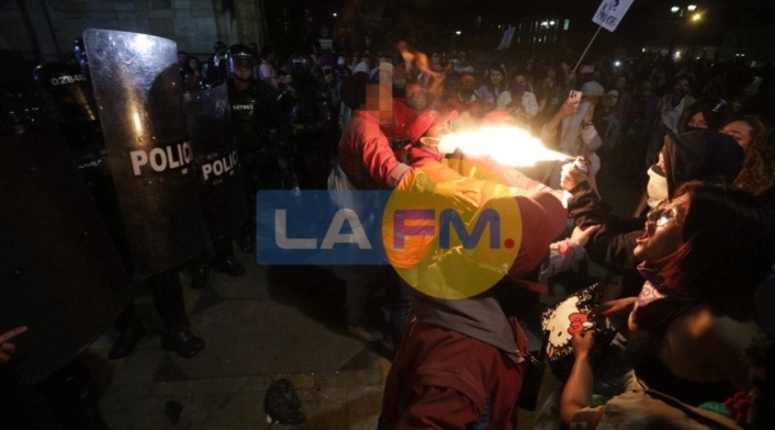 Imagen de las protestas del 8 de marzo de 2024 en Bogotá, cerca de la Plaza de Bolívar