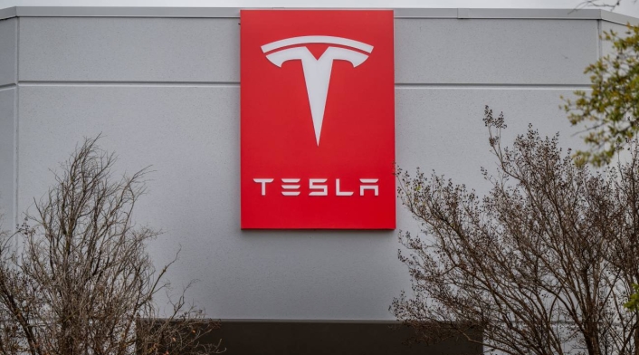 Tesla Tesla