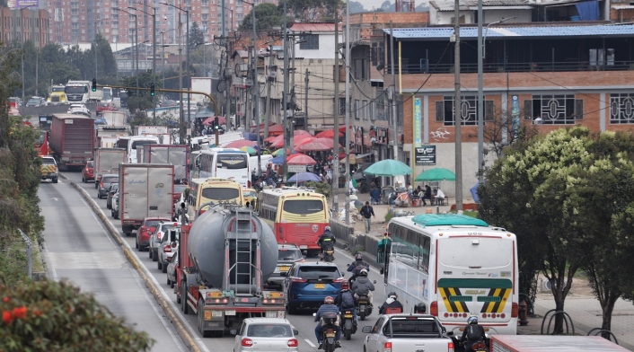 https://www.lafm.com.co/bogota/bajo-el-desempleo-en-bogota-se-ubico-en-99-estos-fueron-los-sectores-que-lo-impulsaron Movilidad en Bogotá / Trancón / Trancones / Carros / Congestión Vehicular