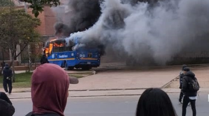 Bus quemado del SITP