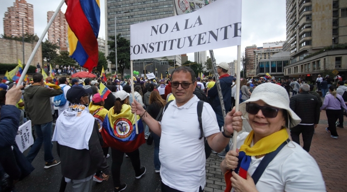 Marchas contra Petro
