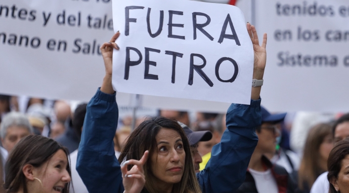 Marchas contra Petro