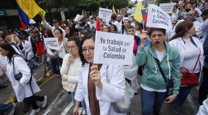Marchas contra Petro