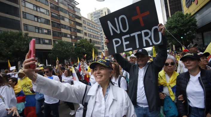 Marchas contra Petro