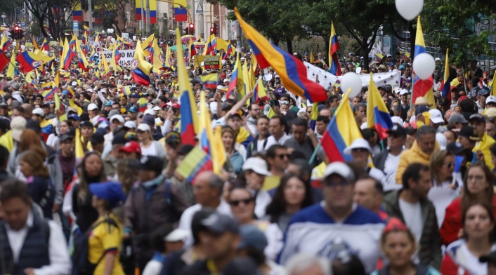 Marchas contra Petro