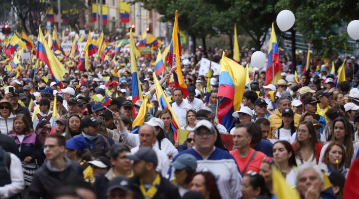 Marchas contra Petro