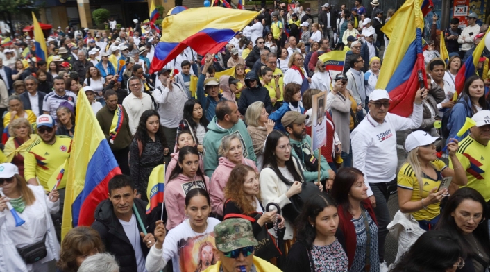 Marchas contra Petro
