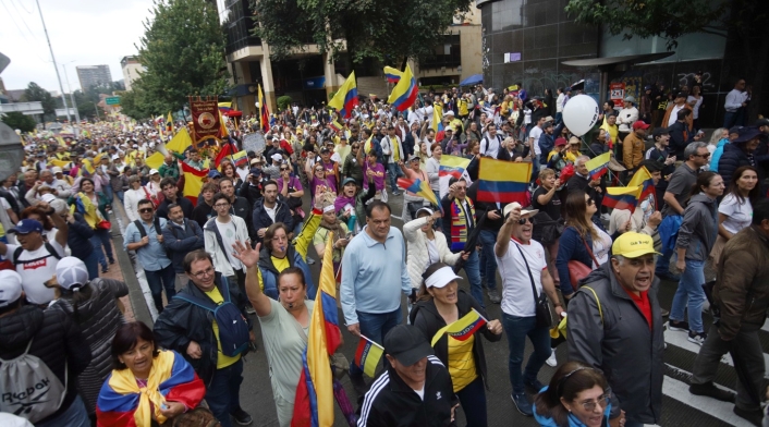 Marchas contra Petro