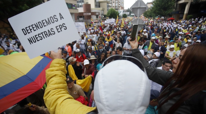 Marchas contra Petro