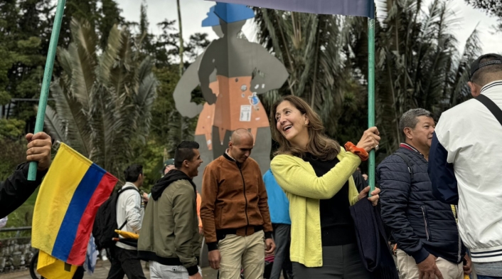 Ingrid Betancourt salió a marchar contra el Gobierno de Gustavo Petro Ingrid Betancourt salió a marchar contra el Gobierno de Gustavo Petro