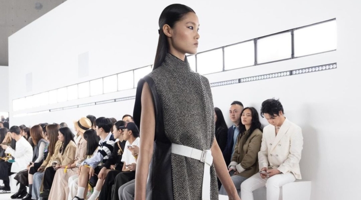 Desfile de Louis Vuitton en Shanghai: La firma francesa presenta sus nuevas propuestas Colección 'Voyager' Louis Vuitton