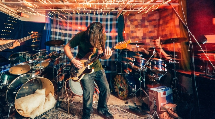 Cerebro activo, música estimulante: Escuchar este género musical potencia tu inteligencia Rock