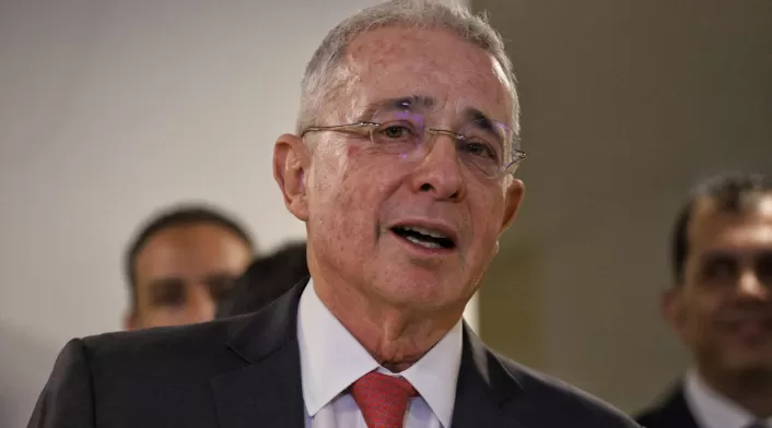 Álvaro Uribe Vélez Álvaro Uribe Vélez