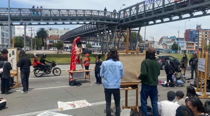 Estudiantes de la Universidad Nacional protestan al desnudo por designación de Ismael Peña