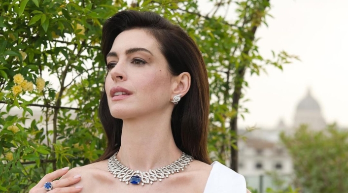Anne Hathaway deslumbró con un vestido GAP Anne Hathaway