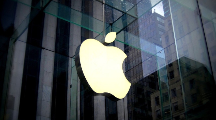 Apple Apple