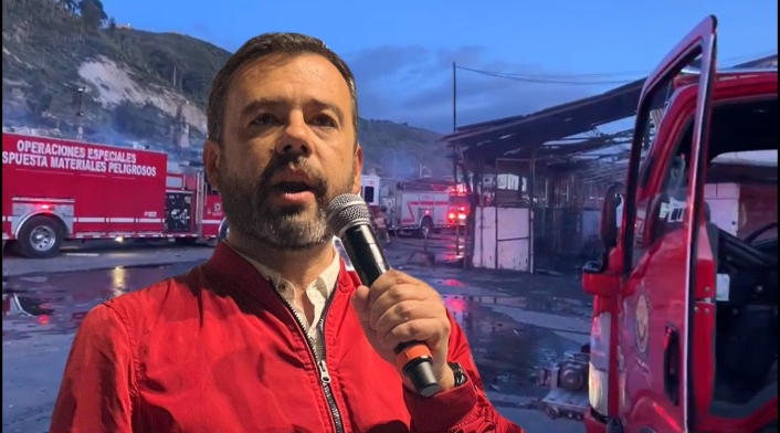Carlos Fernando Galán da instrucciones para atender incendio en Soacha Carlos Fernando Galán da instrucciones para atender incendio en Soacha