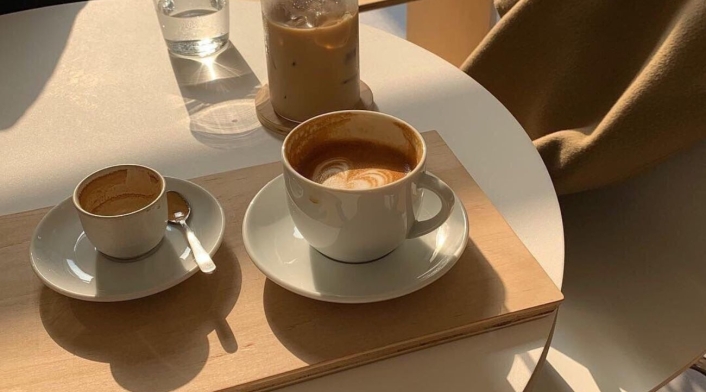 Evite la cafeína en la mañana Evite la cafeína en la mañana