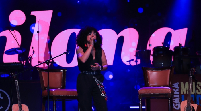 Ilona Ilona interpretando Te amo, canción de su nuevo álbum 'Relatos de Calle'
