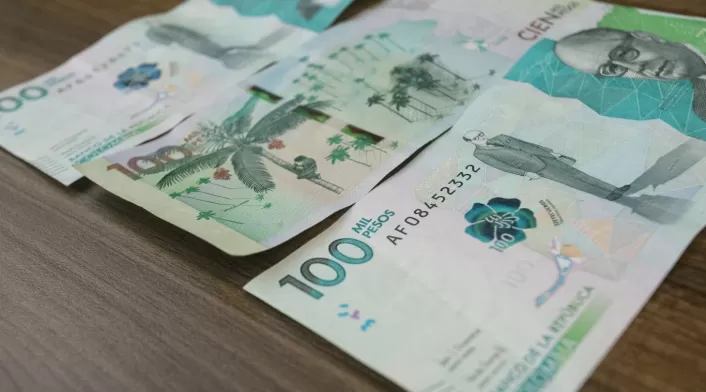 Billete de cien mil pesos / dinero / billetes