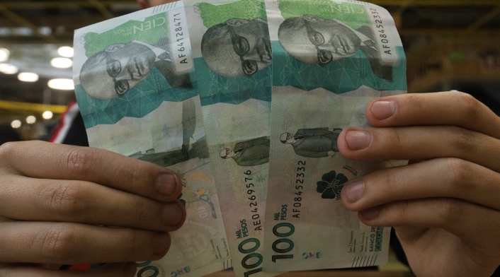 Billete de cien mil pesos / dinero / billetes