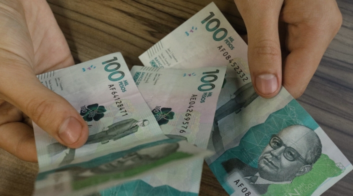Billete de cien mil pesos / dinero / billetes