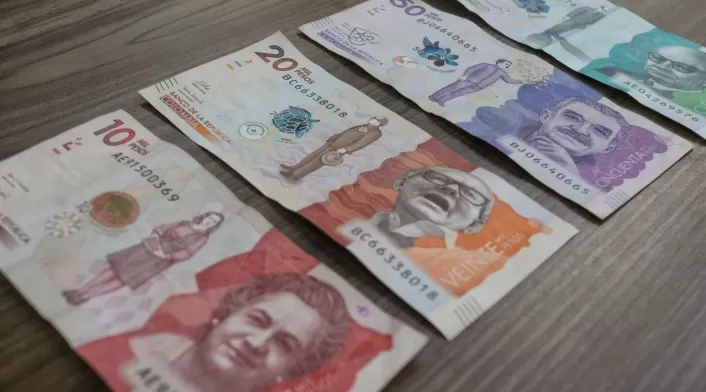 Billetes / pesos colombianos / dinero Billetes / pesos colombianos / dinero