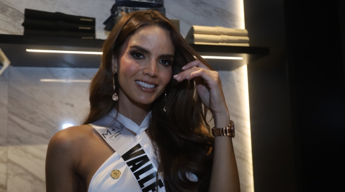 Miss Valle, Daniela Toloza Miss Universe Valle 2024, Daniela Toloza Rocha, posa con su reloj Bulova