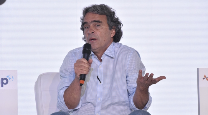 Sergio Fajardo Sergio Fajardo le responde a Claudia López