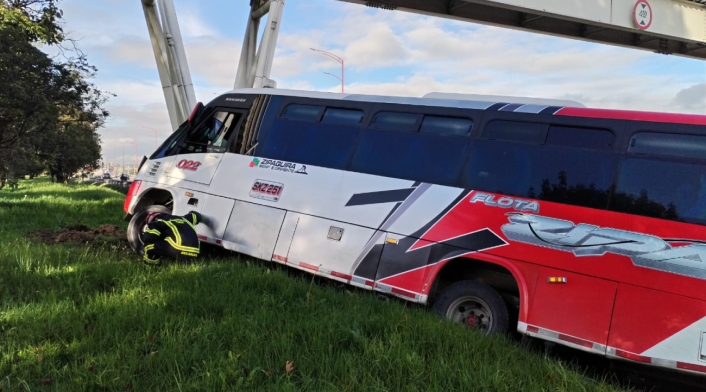 Accidente de bus intermunicipal en Autopista Norte Accidente de bus intermunicipal en Autopista Norte