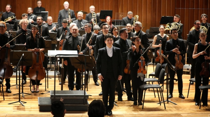 Orquesta Filarmónica de Bogotá, bajo la batuta de Fabián Zuluaga Orquesta Filarmónica de Bogotá, bajo la batuta de Fabián Zuluaga