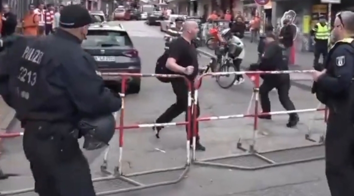 Hombre armado con artefacto incendiario y hacha abatido por policía en Hamburgo norte durante la Eurocopa Hombre armado con artefacto incendiario y hacha abatido por policía en Hamburgo norte durante la Eurocopa