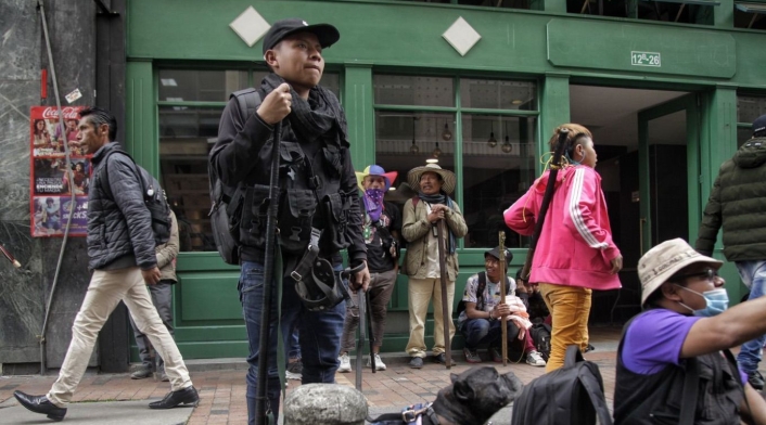 Comunidad Embera manifestado a las afueras del Ministerio del Interior Comunidad Embera manifestado a las afueras del Ministerio del Interior