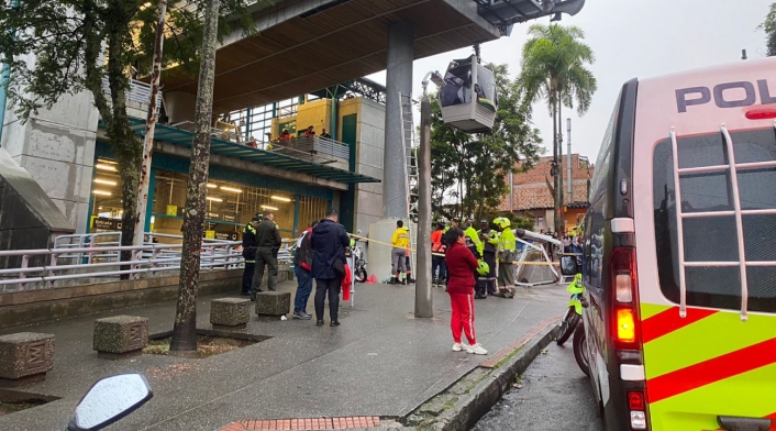 Cabina de Metrocable de Medellín se descolgó Cabina de Metrocable de Medellín se descolgó