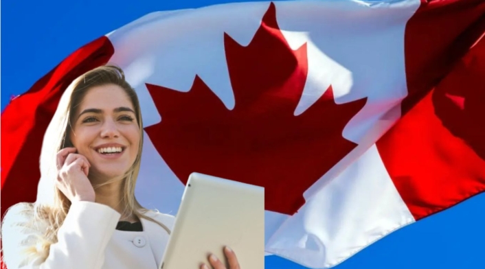 Residencia permanente en Canadá Bandera de Canadá y mujer feliz