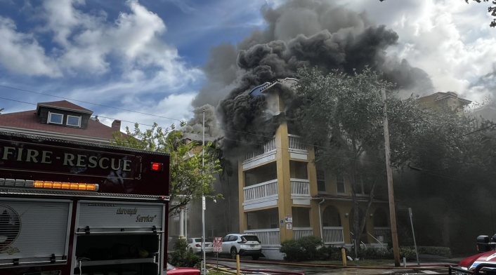 Sospechoso de tiroteo e incendio en Miami, de 73 años, permanece detenido. Víctima identificada como FederOne Biotte, empleado de mantenimiento de 30 años Sospechoso de tiroteo e incendio en Miami, de 73 años, permanece detenido. Víctima identificada como FederOne Biotte, empleado de mantenimiento de 30 años