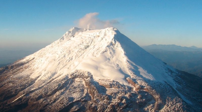 Reportan aumento de actividad en el volcán Nevado del Huila, se mantiene en alerta amarilla.