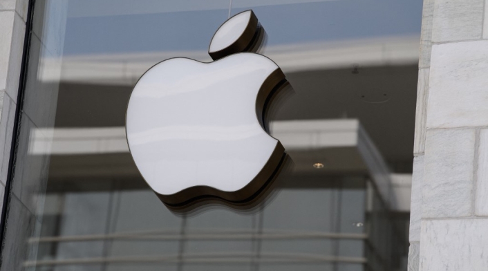 Apple Apple