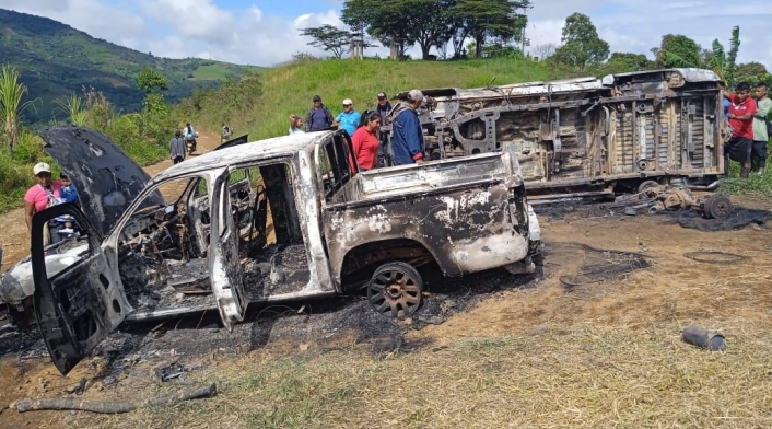 Buenos Aires, Cauca, incineran tres vehículos de la Policía y del Ejército. Algunos pobladores de Buenos Aires, Cauca, le hacen asonada a la fuerza pública