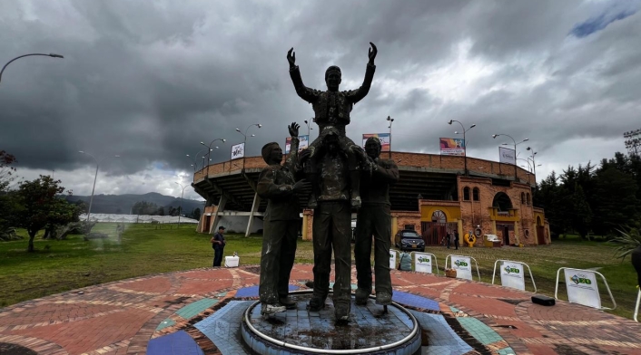 Retiran la estatua del torero César Rincón, la cual estaba en la antigua plaza de toros de Duitama