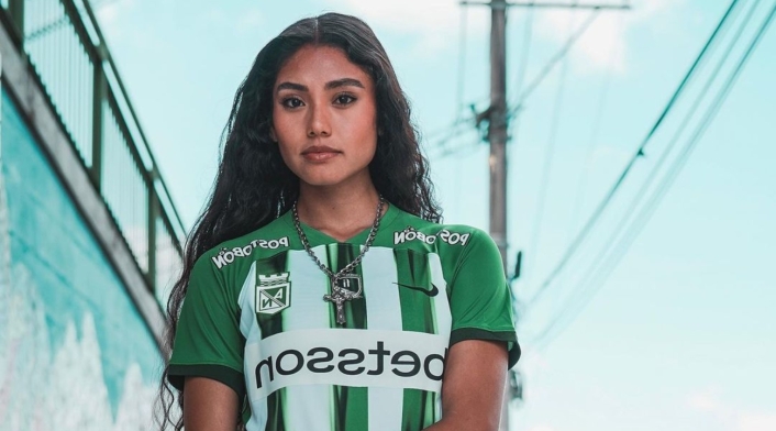 Ángela Barón: La futbolista colombiana que conquista la cancha con su dedicación y habilidad Ángela Barón