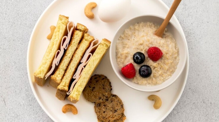 Avena con tostadas Avena con tostadas