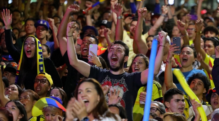Tres departamentos tendrán día cívico Colombianos celebrando la victoria de la Selección Colombia