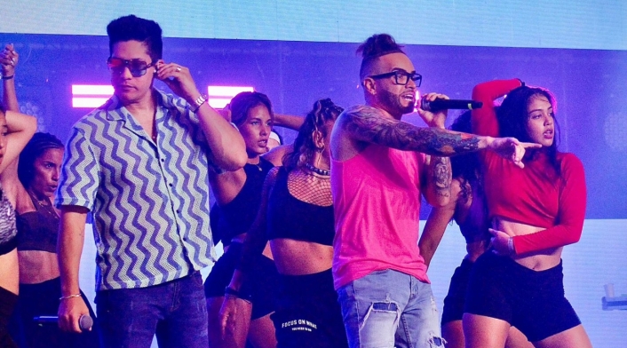 Lágrimas, alegría y música: Chino y Nacho reviven su magia en los Premios Heat Chino y Nacho