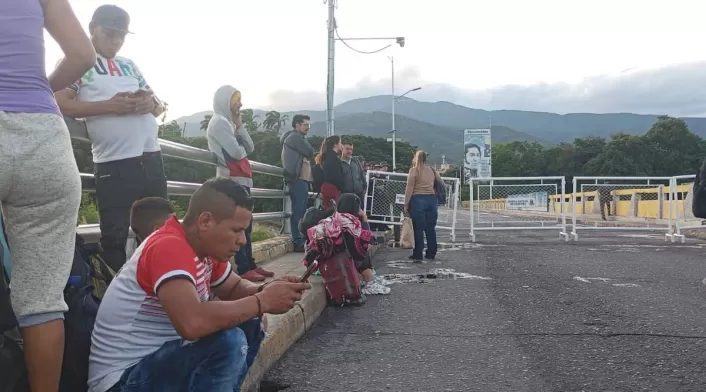 Cierre fronterizo con Venezuela durante elecciones locales. Restricción de paso en puentes internacionales por seguridad. Cierre fronterizo con Venezuela durante elecciones locales. Restricción de paso en puentes internacionales por seguridad.