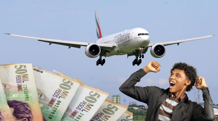 Descuentos en tiquetes del 45% Avión, billetes de $50.000 y persona feliz