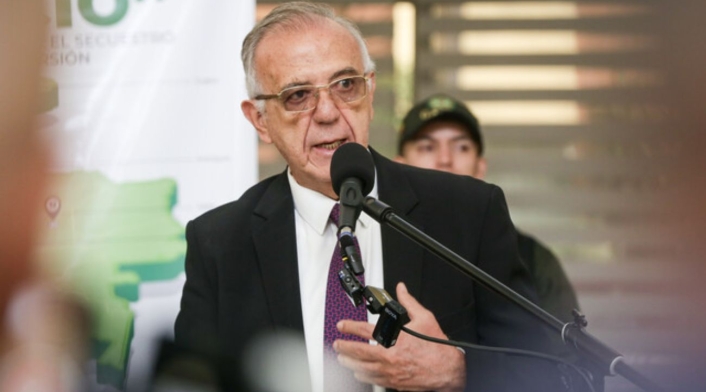 Iván Velásquez Ministro de Defensa Iván Velásquez Ministro de Defensa
