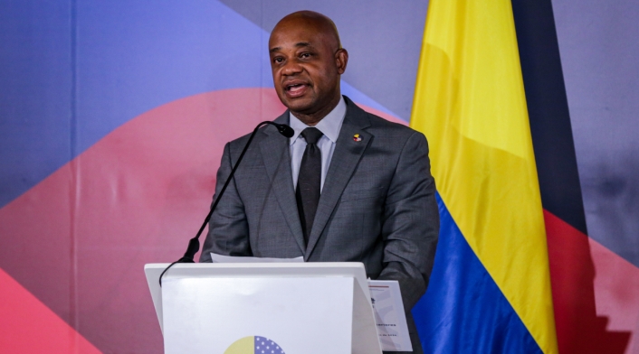 El canciller colombiano, Luis Gilberto Murillo, pide cese al fuego por seguridad en COP16 en Cali. El canciller colombiano, Luis Gilberto Murillo, pide cese al fuego por seguridad en COP16 en Cali.